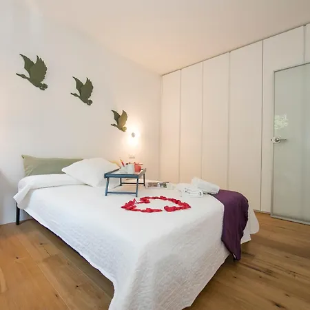 Apartment Charm With Balcony And Parking - Happy *
