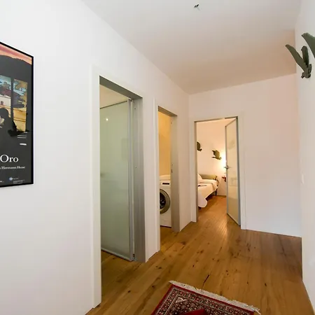 Charm With Balcony And Parking - Happy
