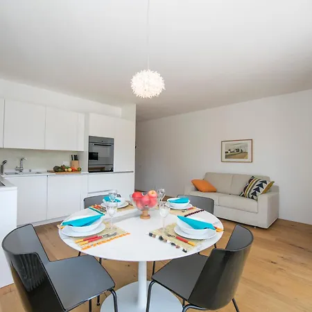 Apartment Charm With Balcony And Parking - Happy *